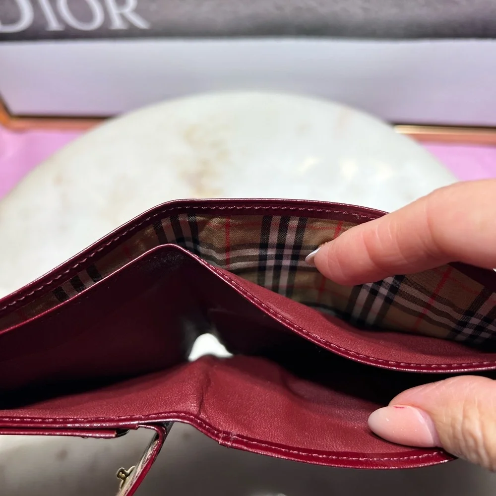 Burberry Elegant B Cut Bifold Wallet Burgundy Leather Wallet EUC